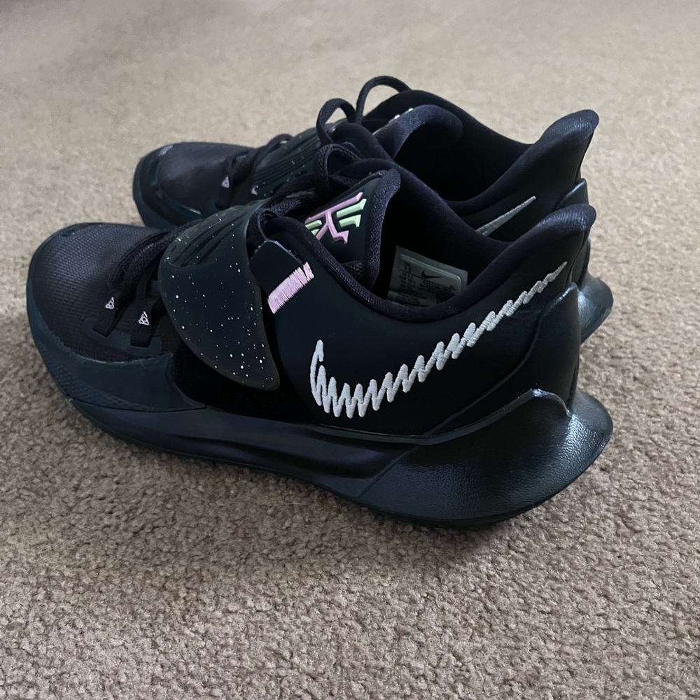 Nike Kyrie Low 3 Men’s size 7.5